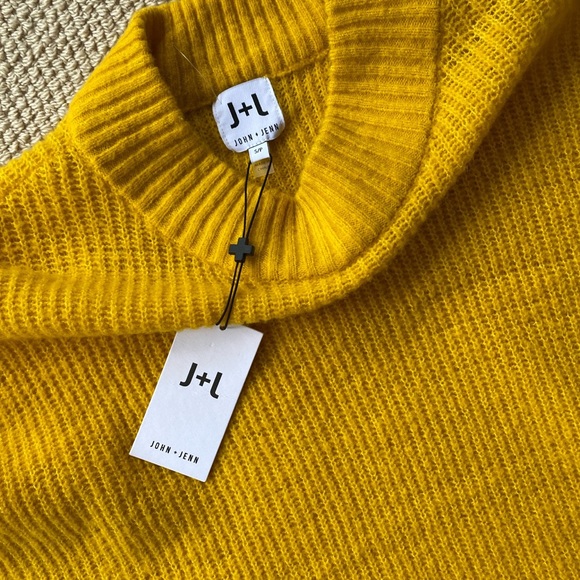 Yellow mock neck sweater - Picture 3 of 4